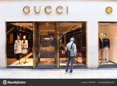 Shops with GUCCI in Verona title